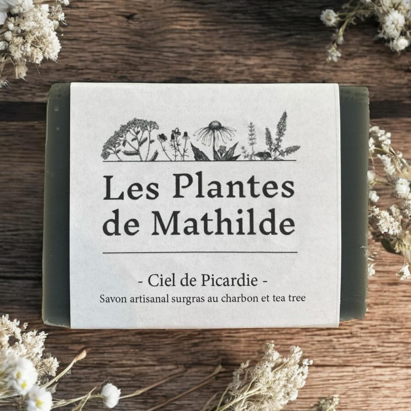 Savon artisanal au charbon et tea tree "Ciel de Picardie"